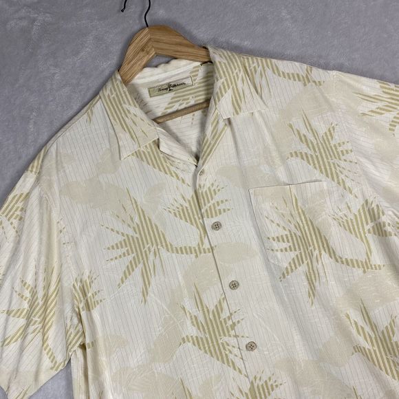 Tommy Bahama Other - Tommy Bahama 100% Silk Camp Shirt Medium Plant Geo Leaf Collared Coconut Buttons